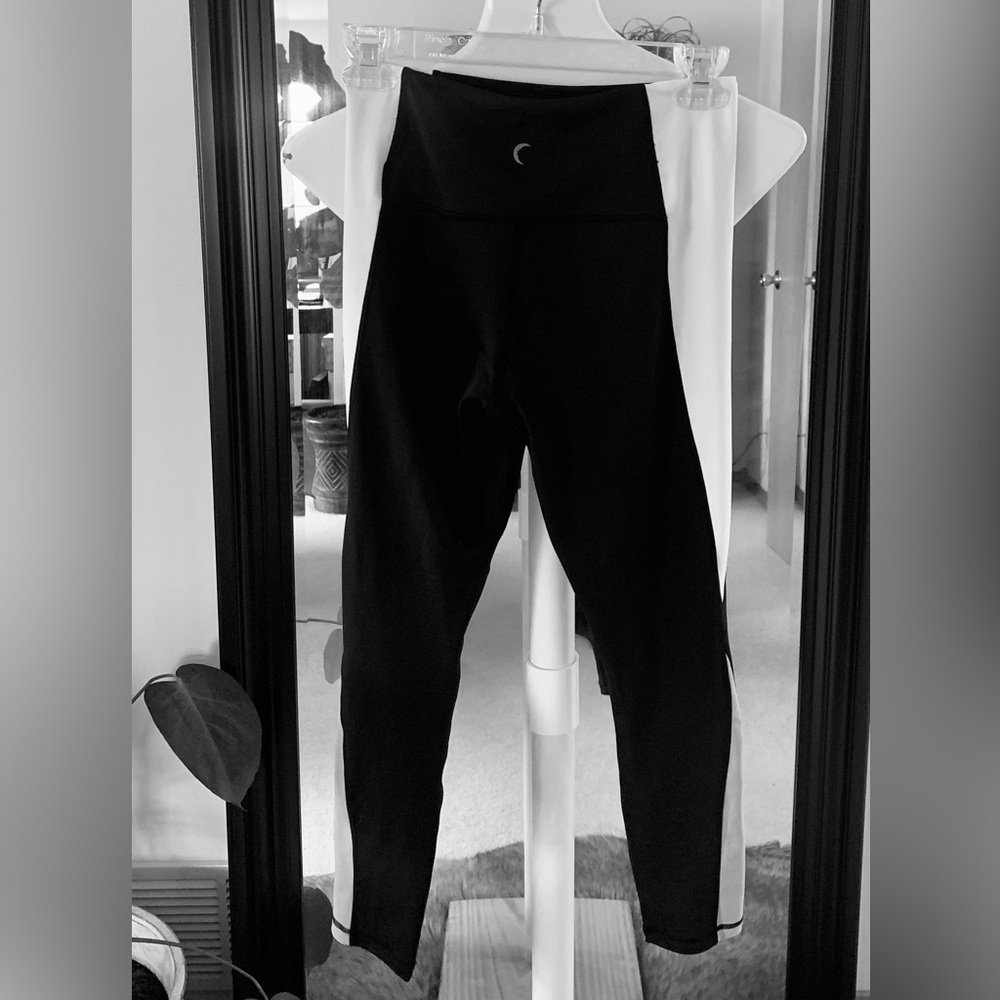ZYIA Black & Pink Leggings - Picture 2 of 3